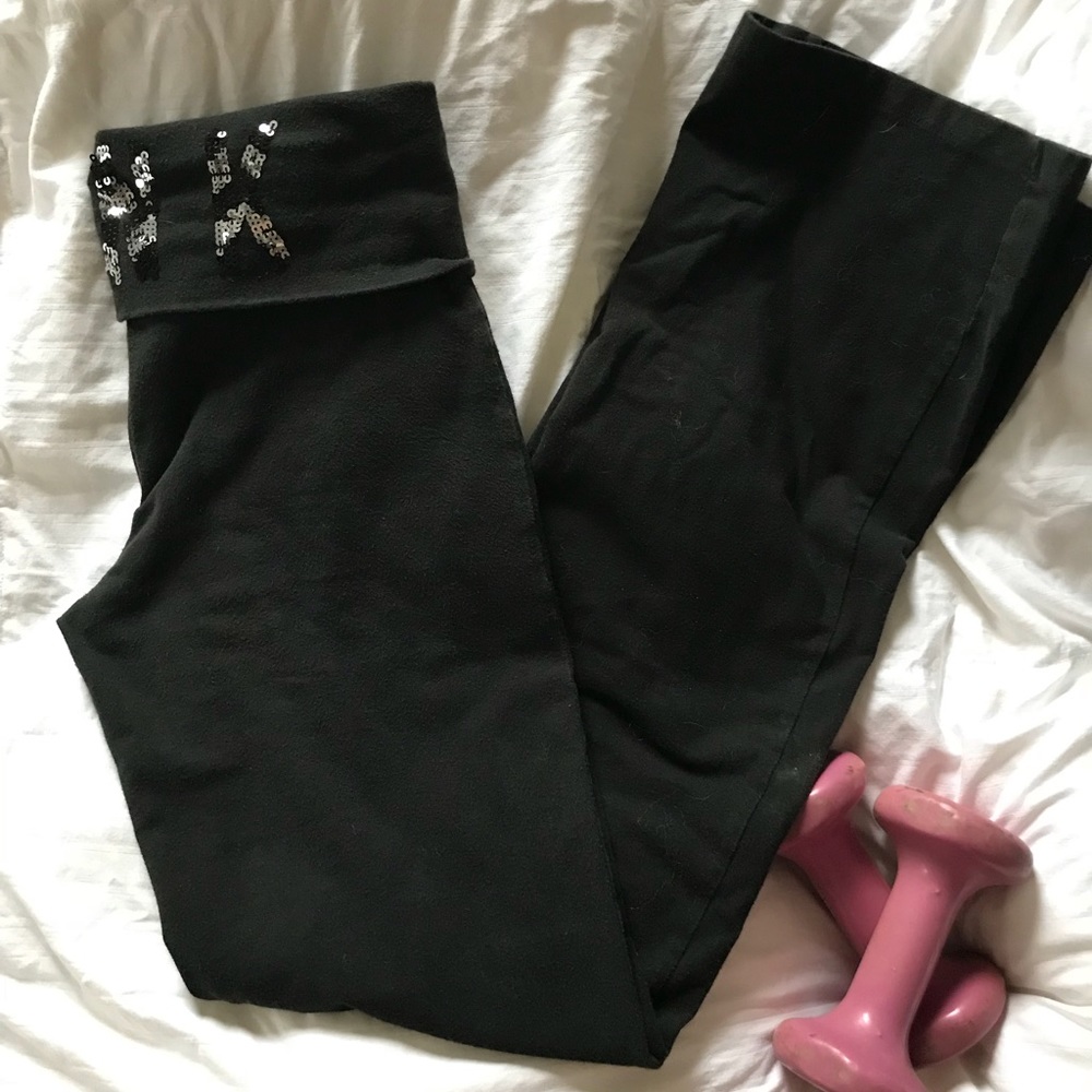 Pink yoga pants 🧘‍♀️